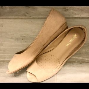 Nude peep toe flats